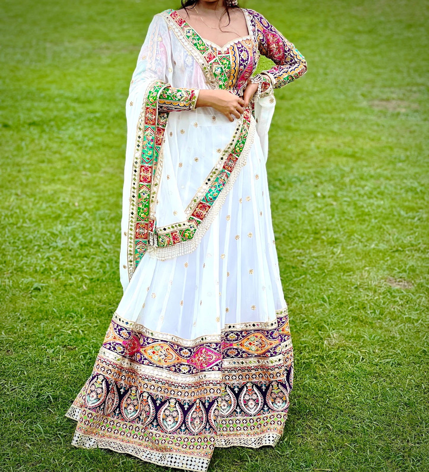 WHITE LEHENGA
