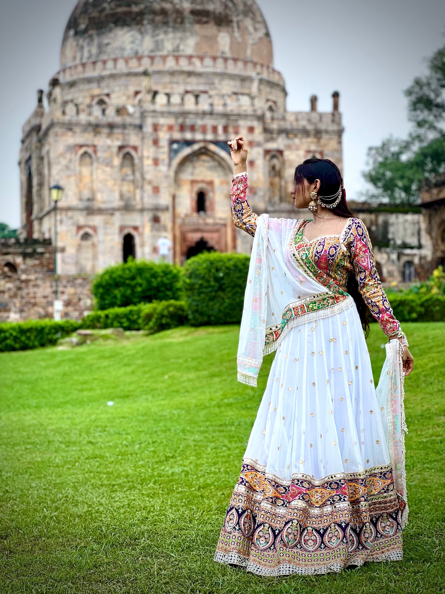 WHITE LEHENGA