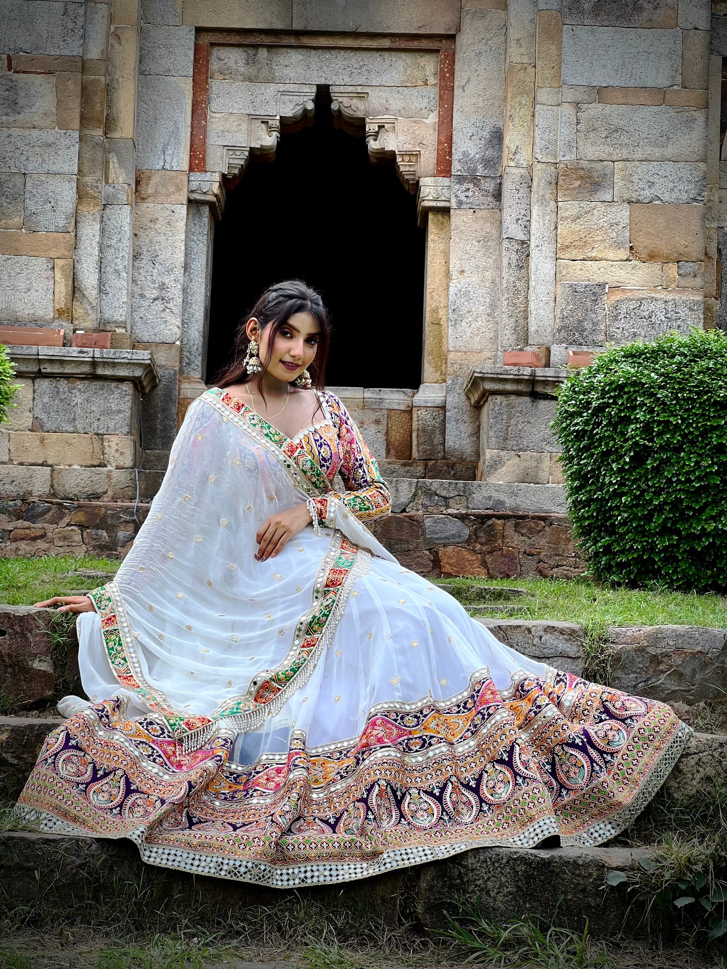 WHITE LEHENGA