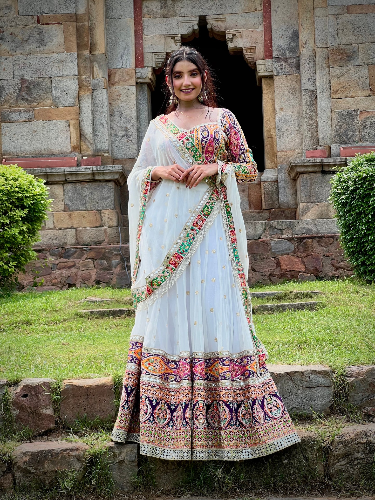 WHITE LEHENGA