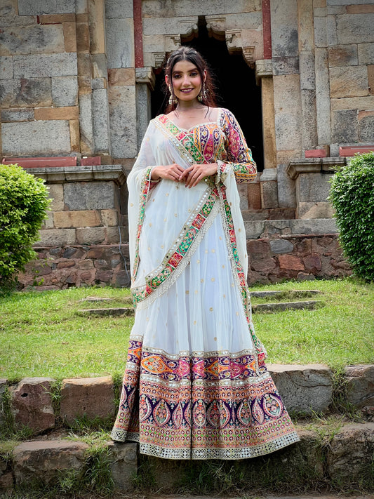 WHITE LEHENGA