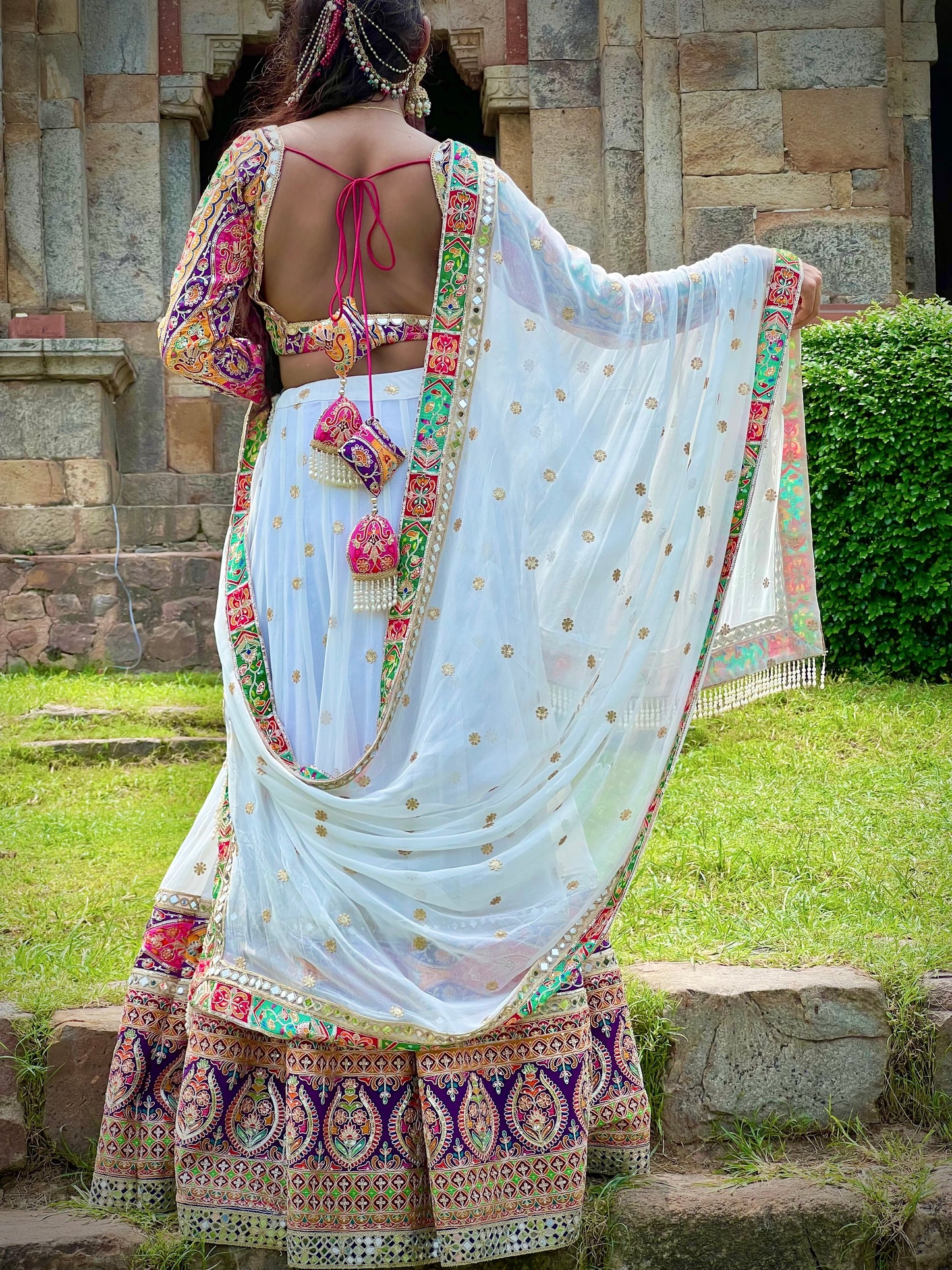 WHITE LEHENGA
