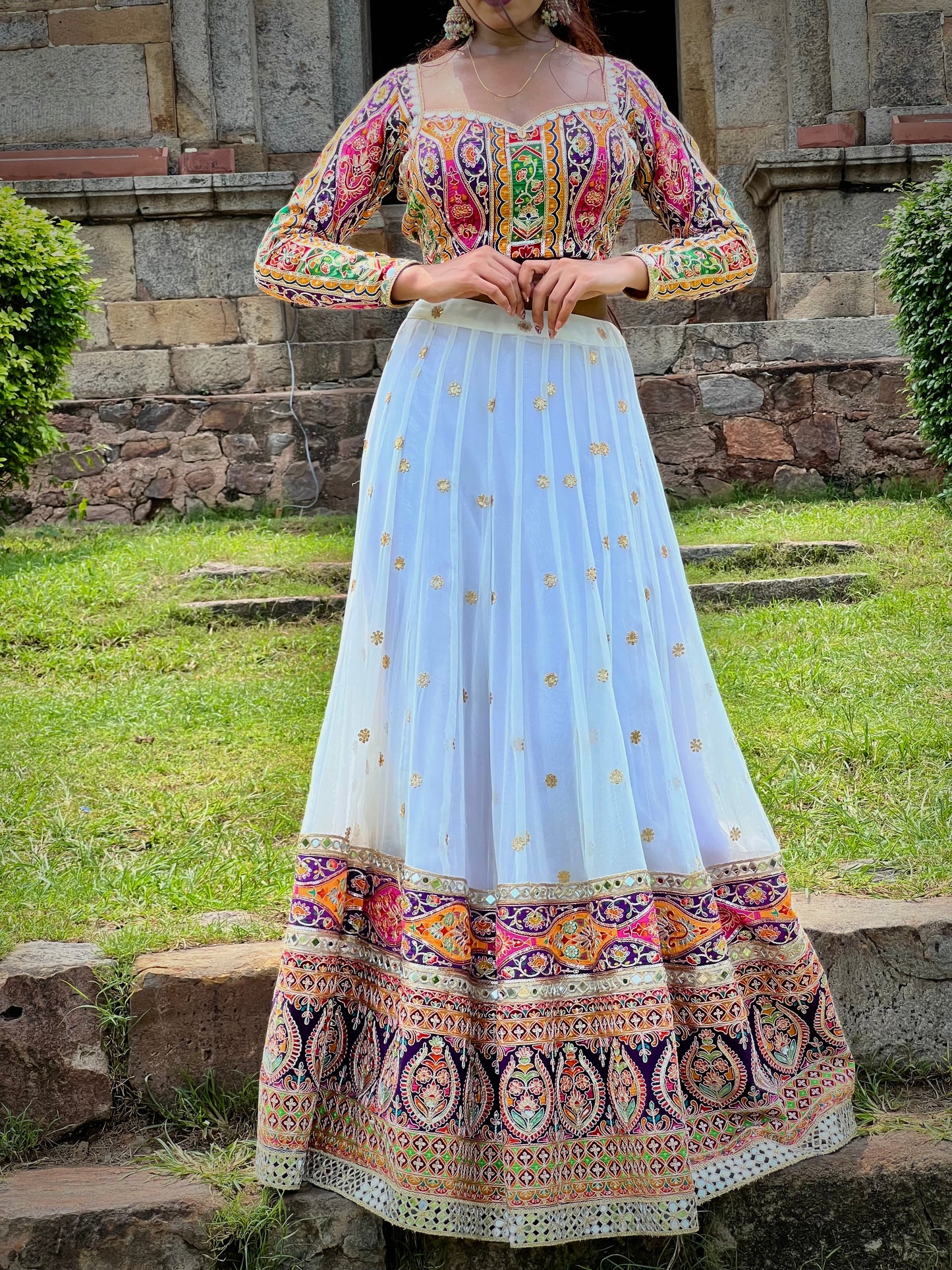 WHITE LEHENGA