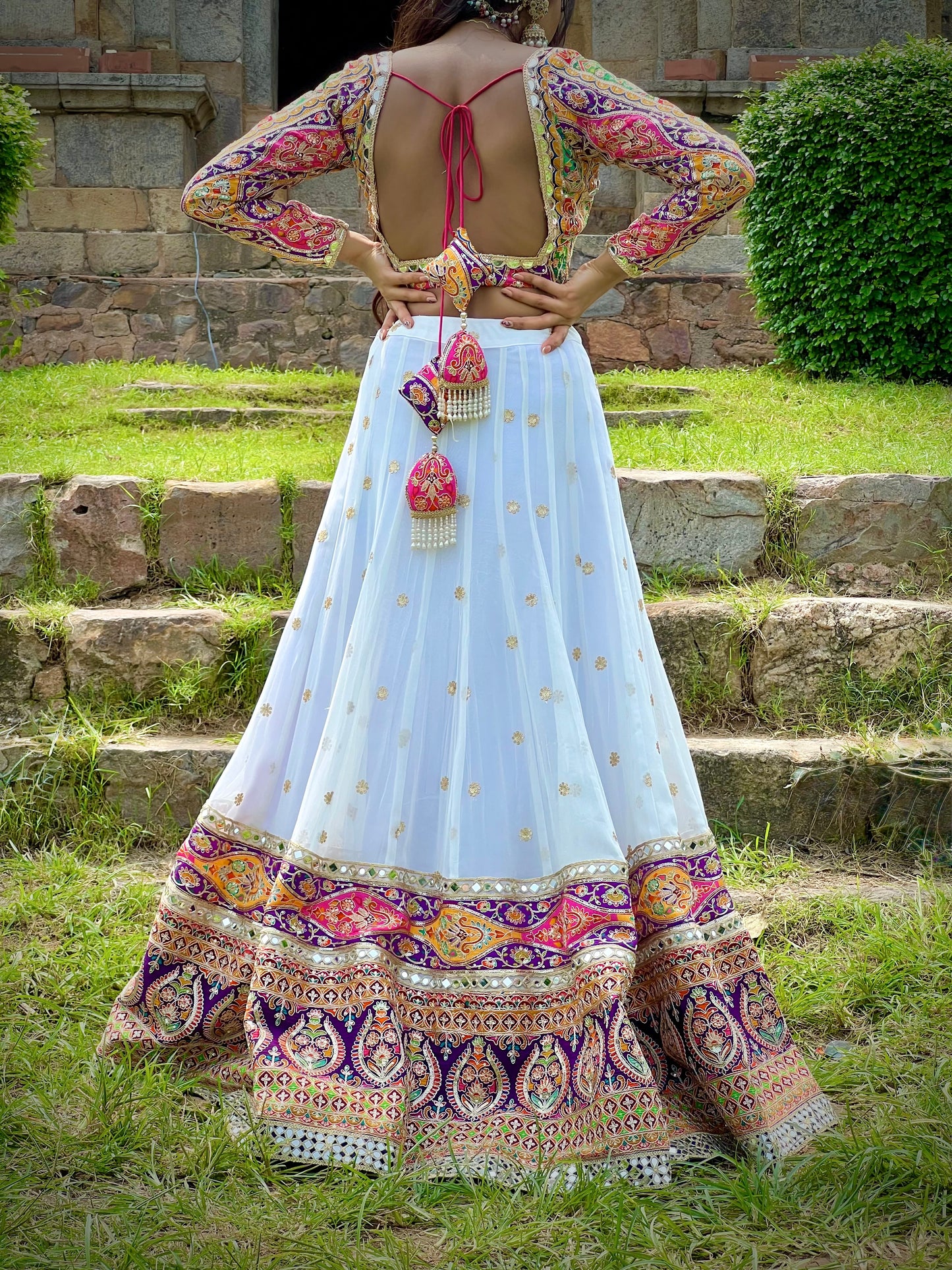 WHITE LEHENGA
